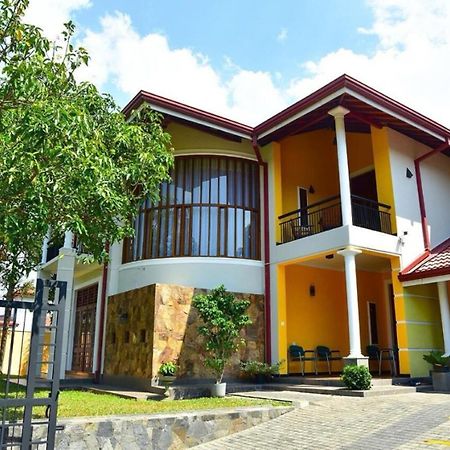 Bigcity Villa - Airport Transit Hotel Катунаяка Экстерьер фото