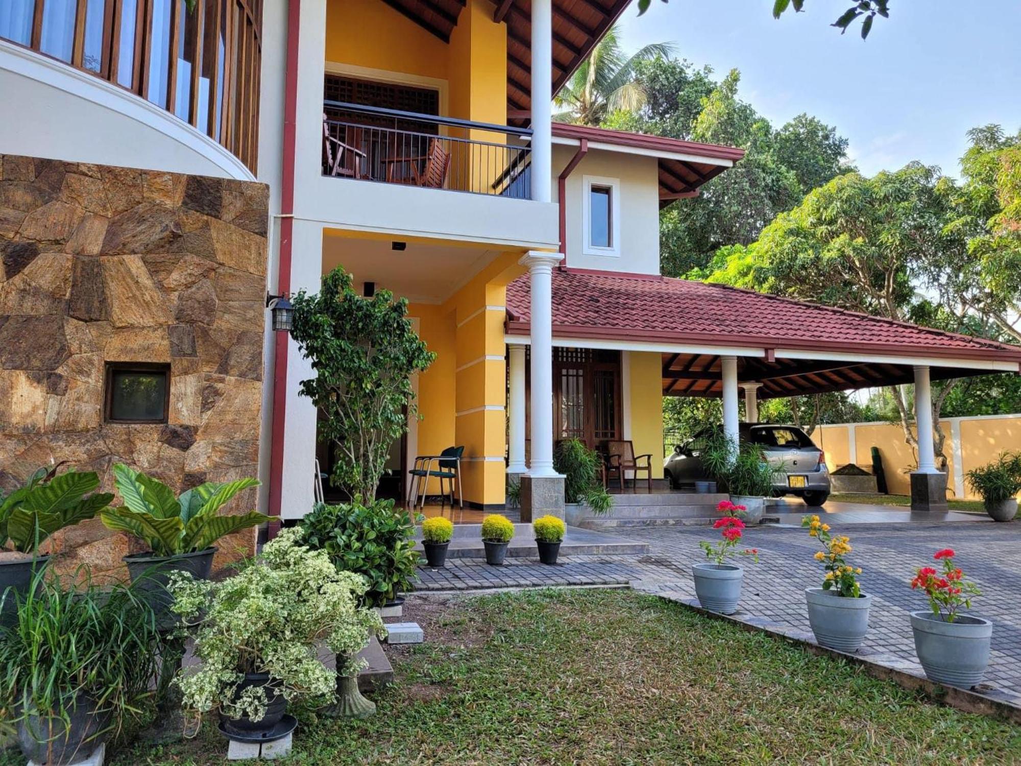 Bigcity Villa - Airport Transit Hotel Катунаяка Экстерьер фото