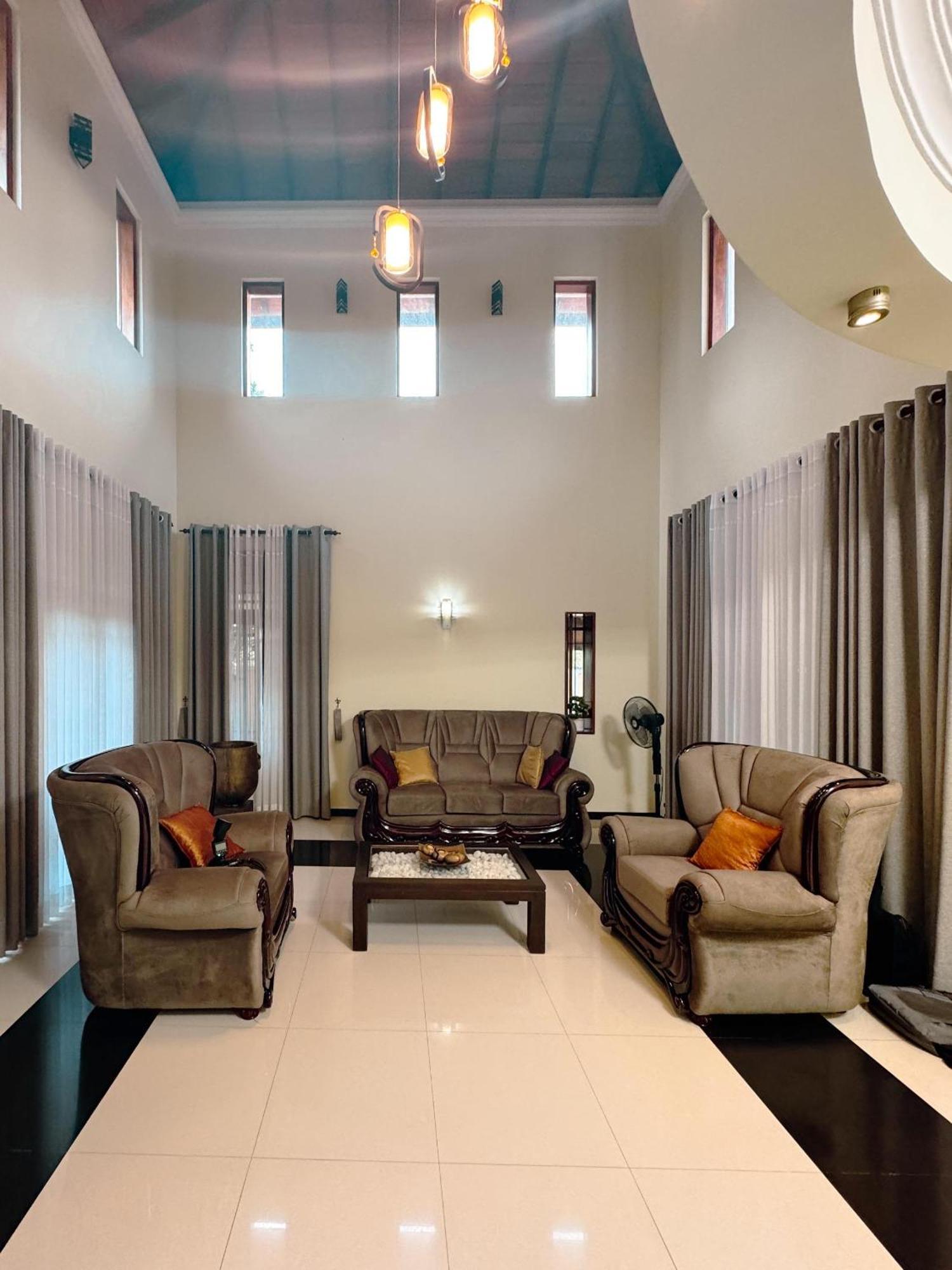 Bigcity Villa - Airport Transit Hotel Катунаяка Экстерьер фото