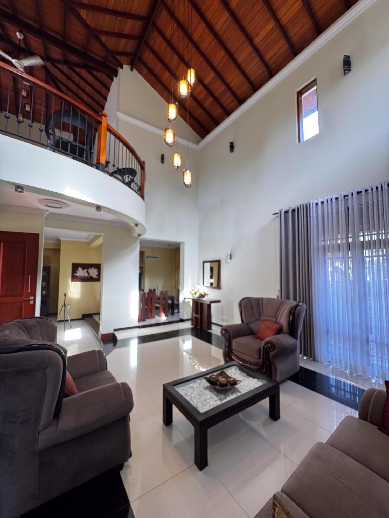 Bigcity Villa - Airport Transit Hotel Катунаяка Экстерьер фото